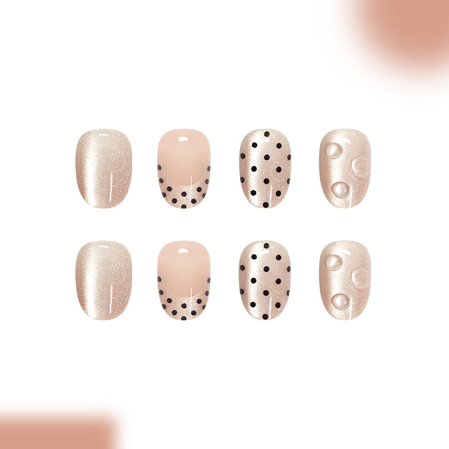 Nude skin with cat-eye nails