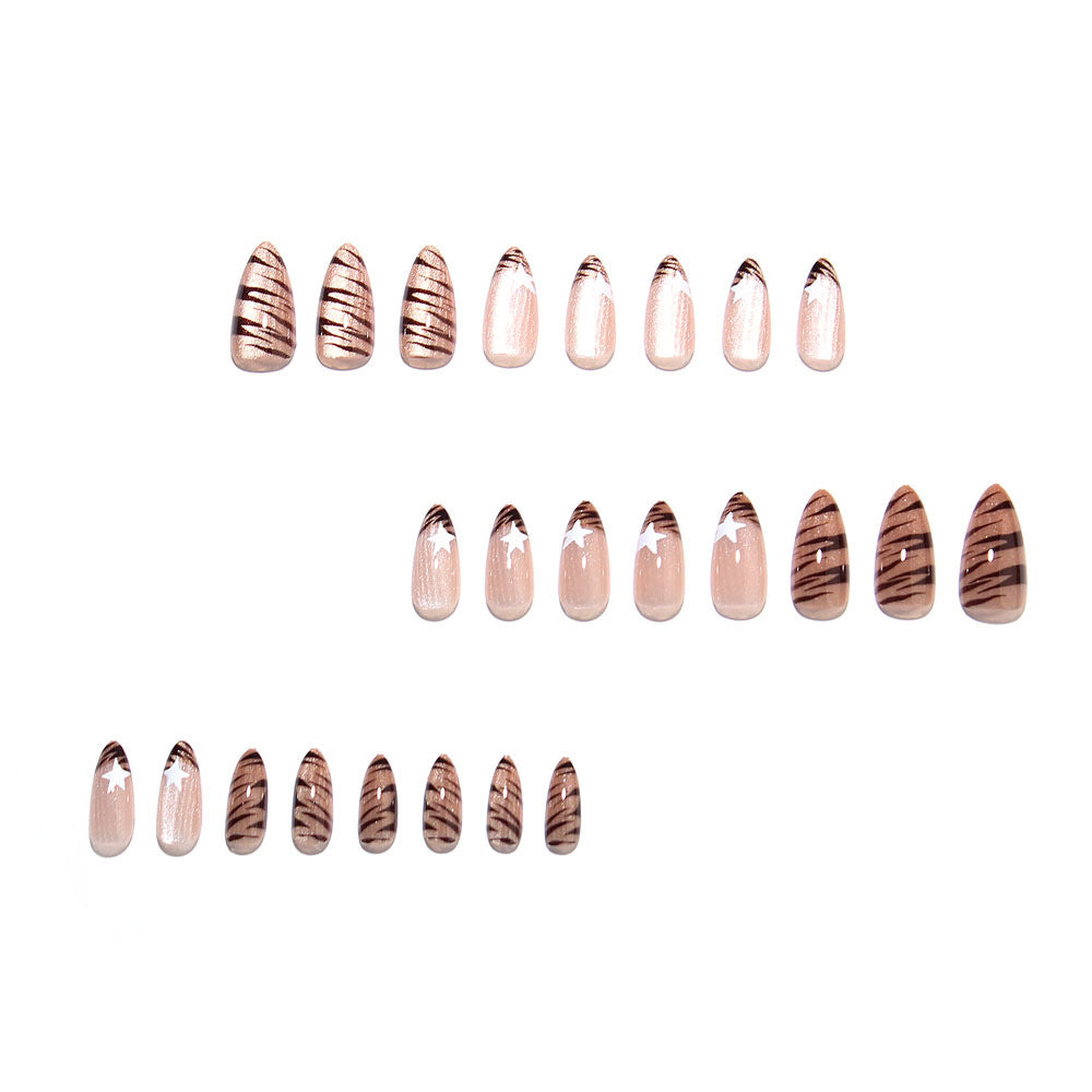 Chestnut leopard print nails