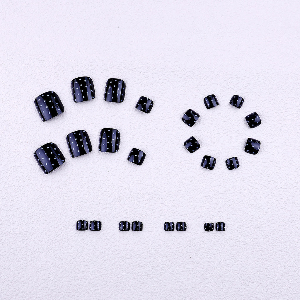 Black and white polka dot toenails