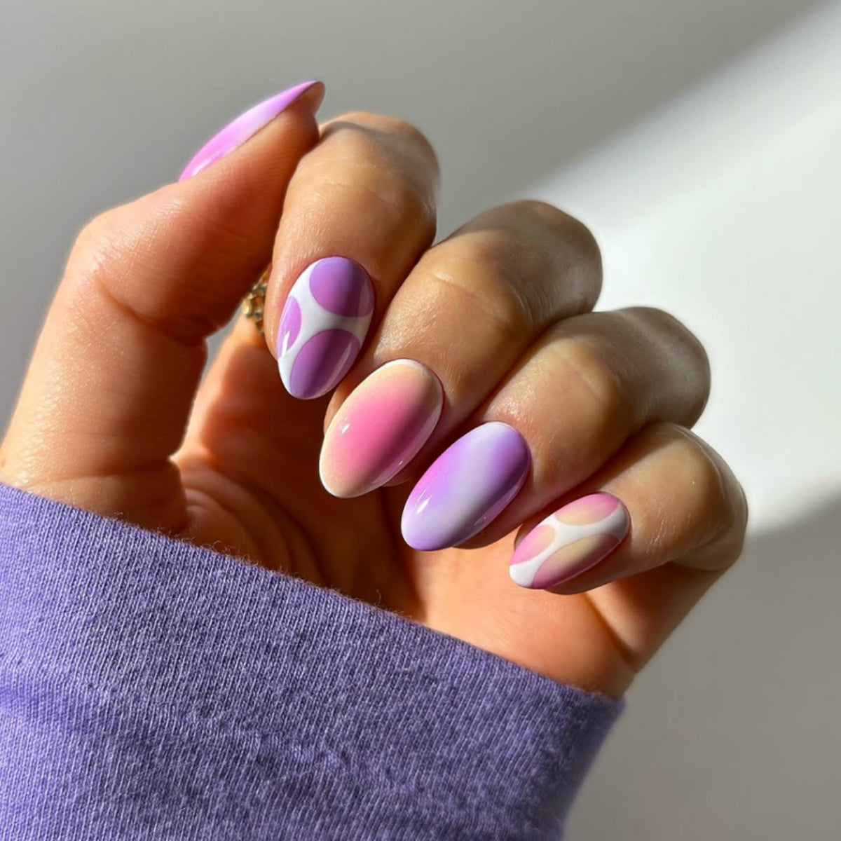 Dye rainbow nails