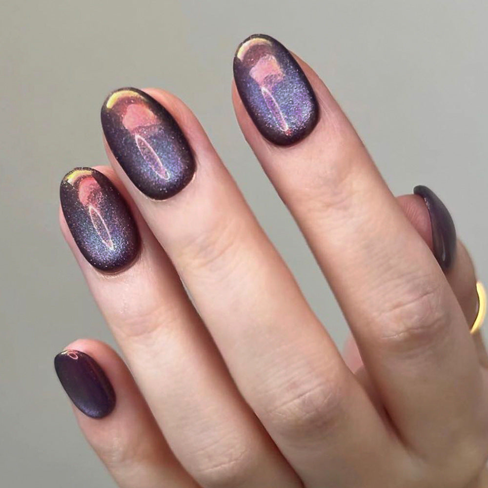 Short cat-eye nails