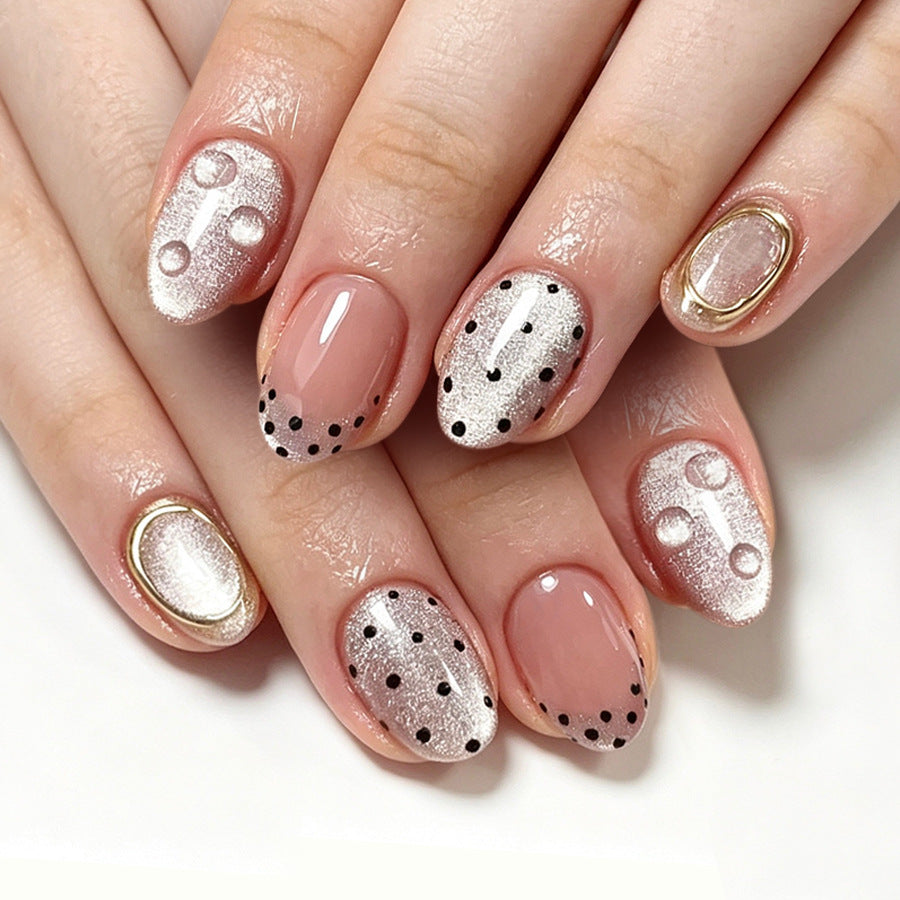 Nude skin with cat-eye nails