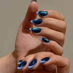 Deep-sea blue cat eye nails