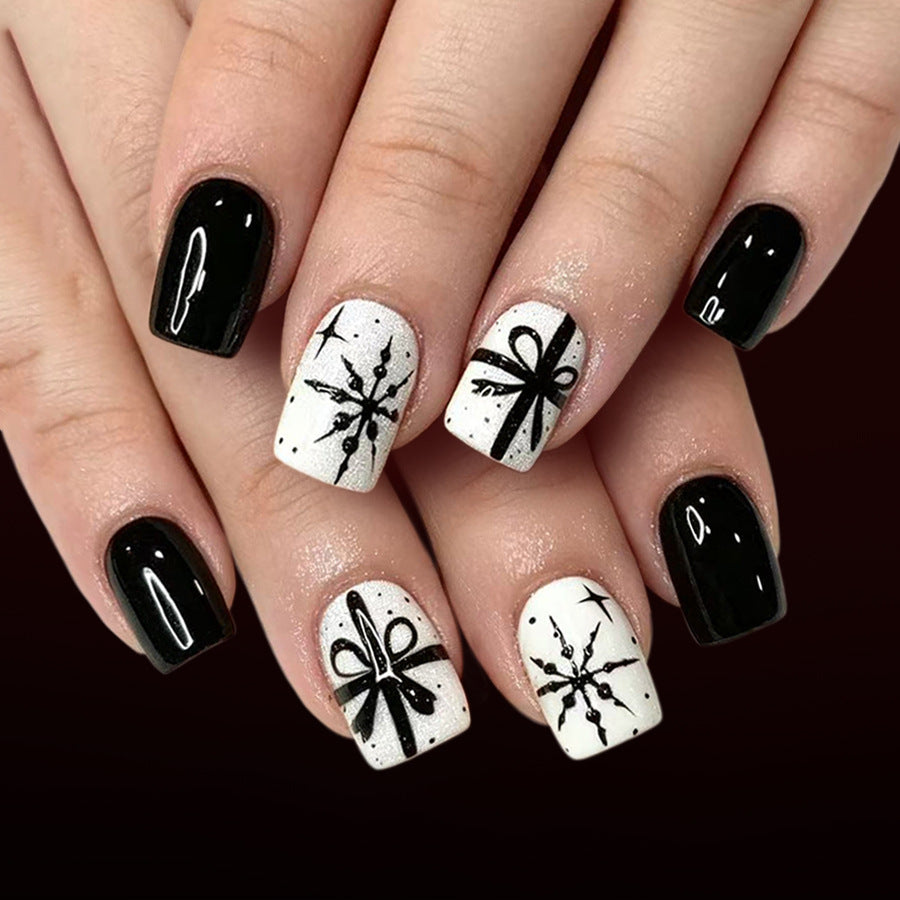 24pcs Short Square Black and white snowflake Christmas Nails