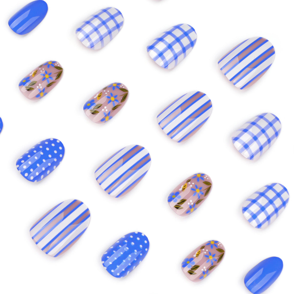 Blue Daisy nails