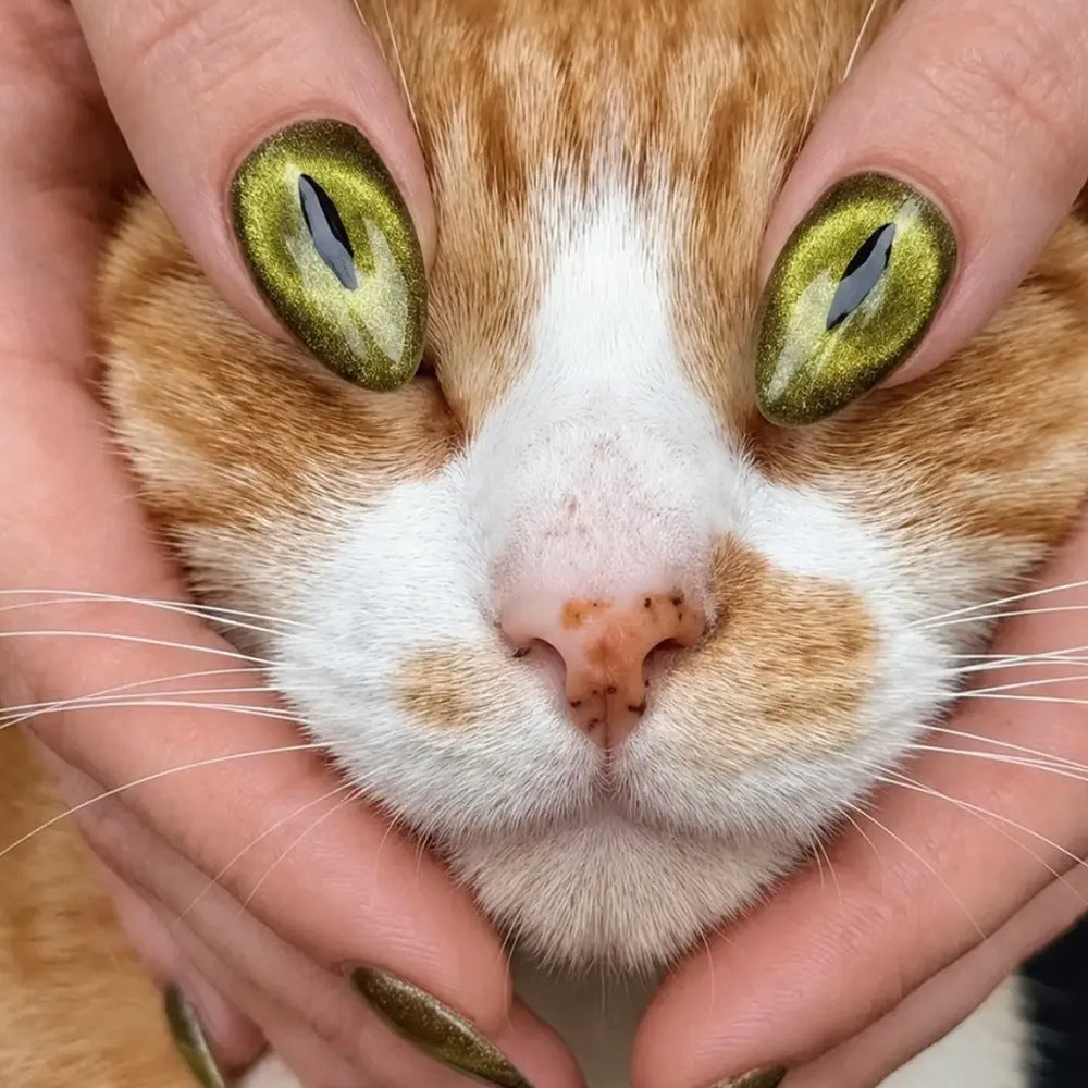 Green-eyed cat's eye nails