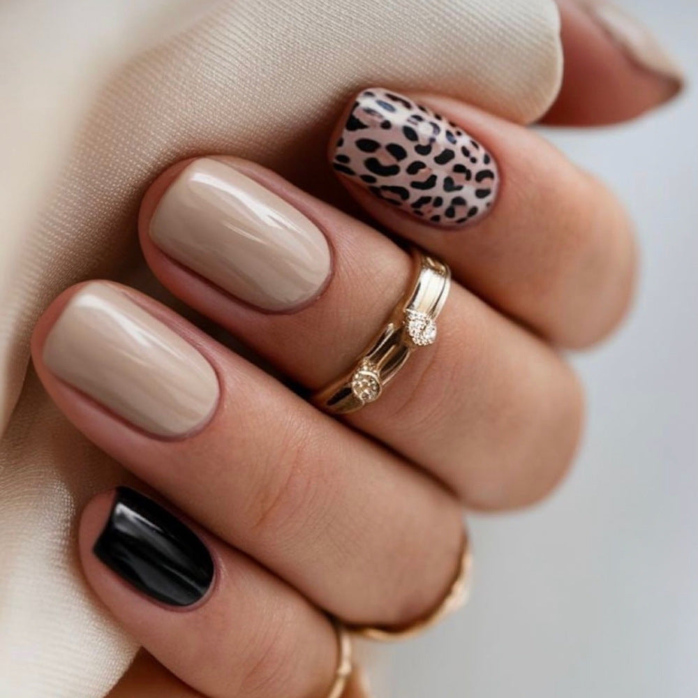 Coffee milk nails