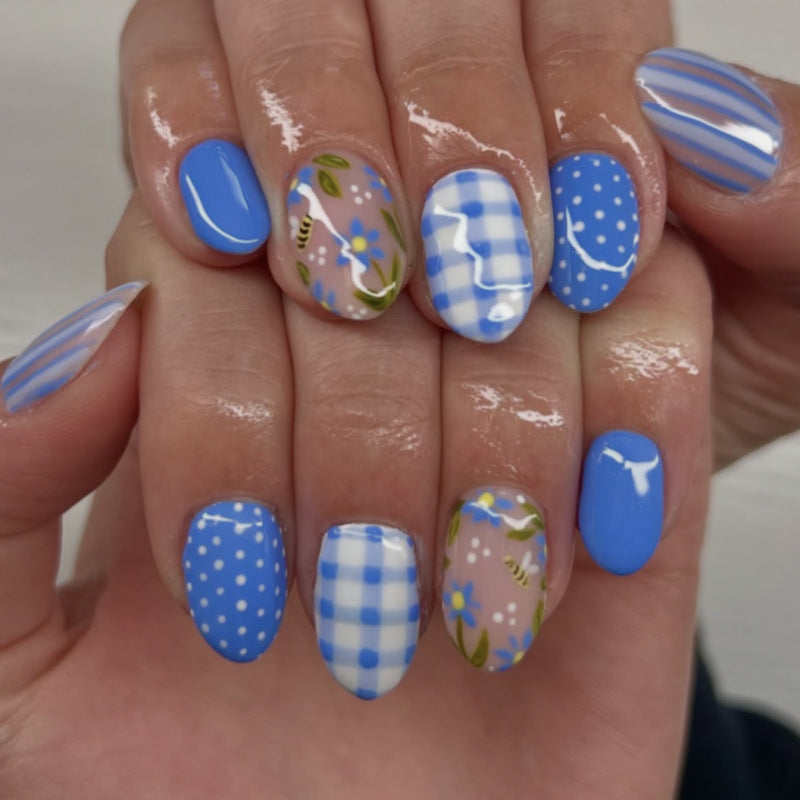 Blue Daisy nails
