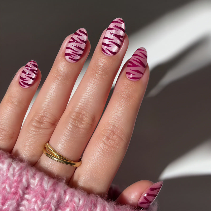 Rose-red leopard print nails