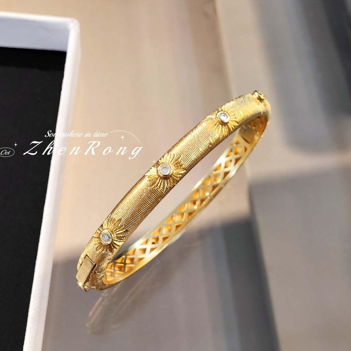 Golden Bracelet with Lucky Turn Pull-Thread Craftsmanship, High-End Luxury Wristband