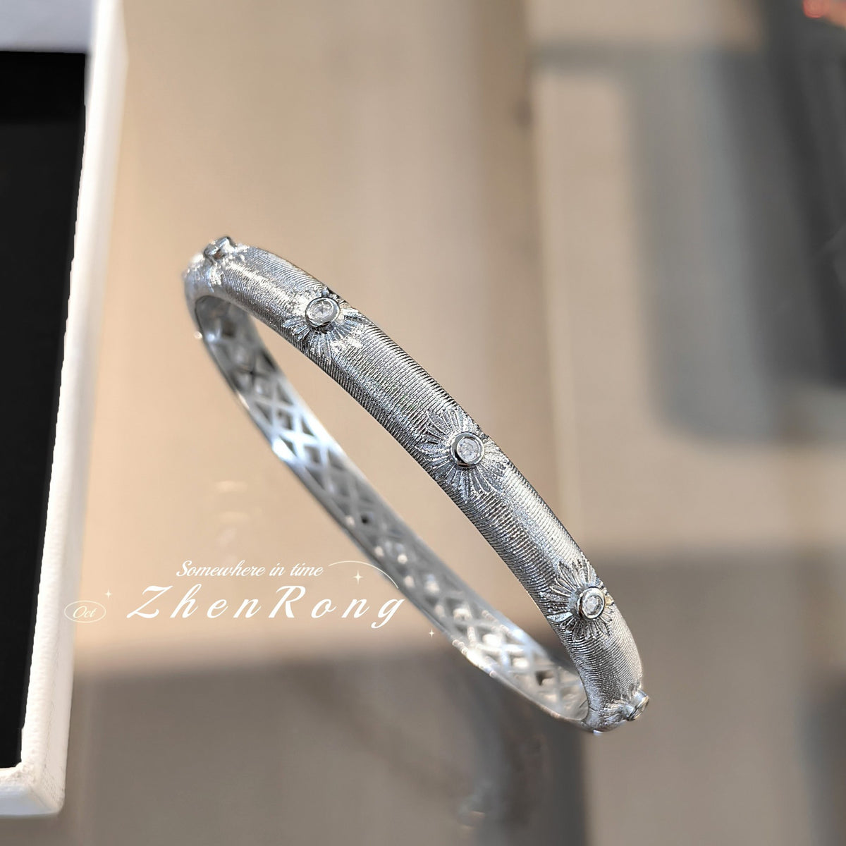 Golden Bracelet with Lucky Turn Pull-Thread Craftsmanship, High-End Luxury Wristband