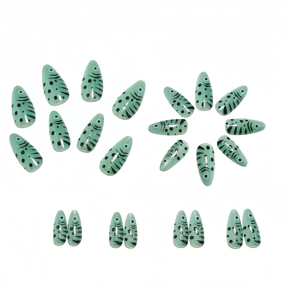 Little fish cat's eye nails