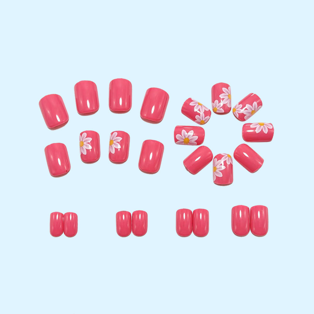 Little daisy nails