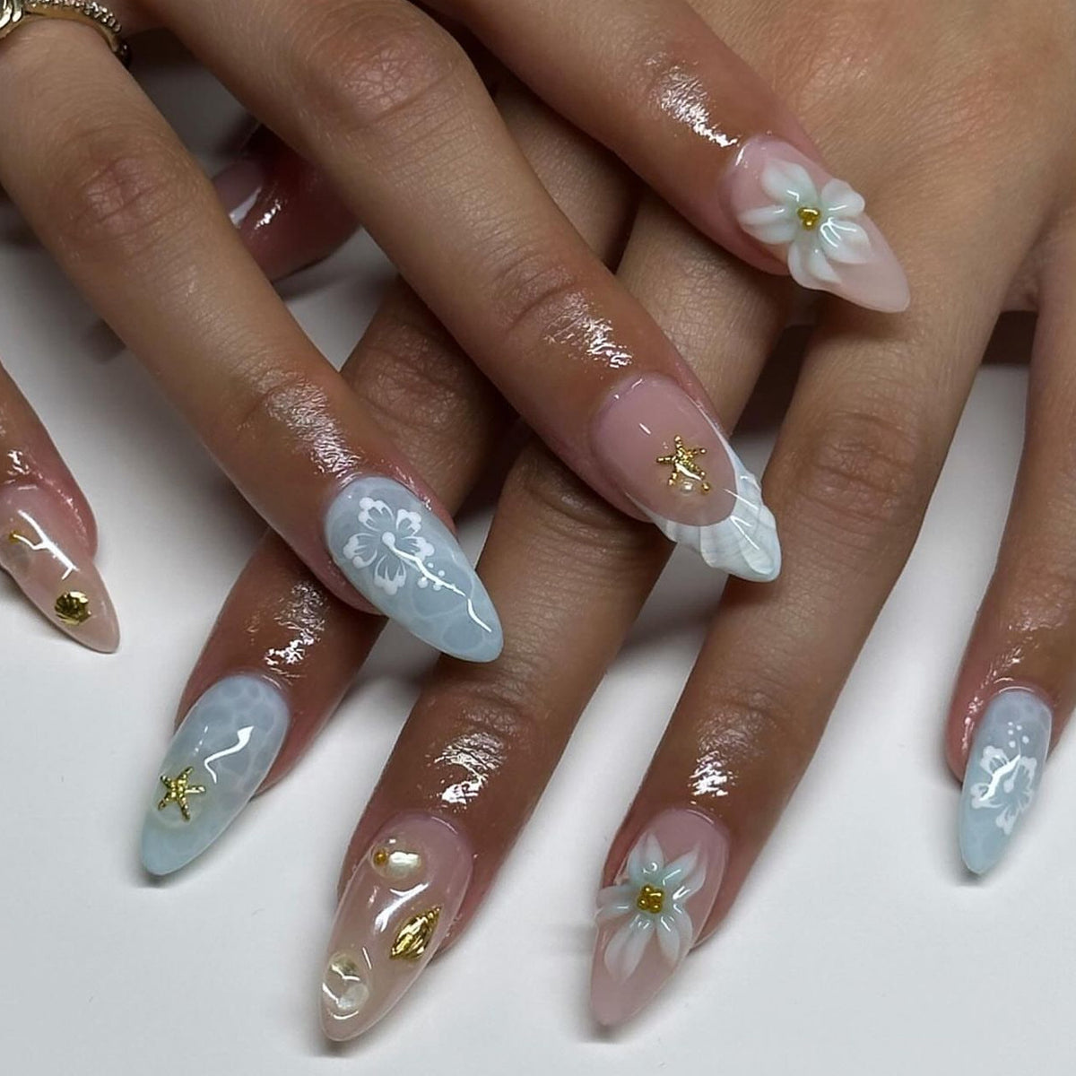 Blue beach nails