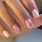 Milk Daisy nails