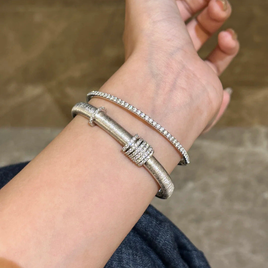 Golden Bracelet with Lucky Turn Pull-Thread Craftsmanship, High-End Luxury Wristband