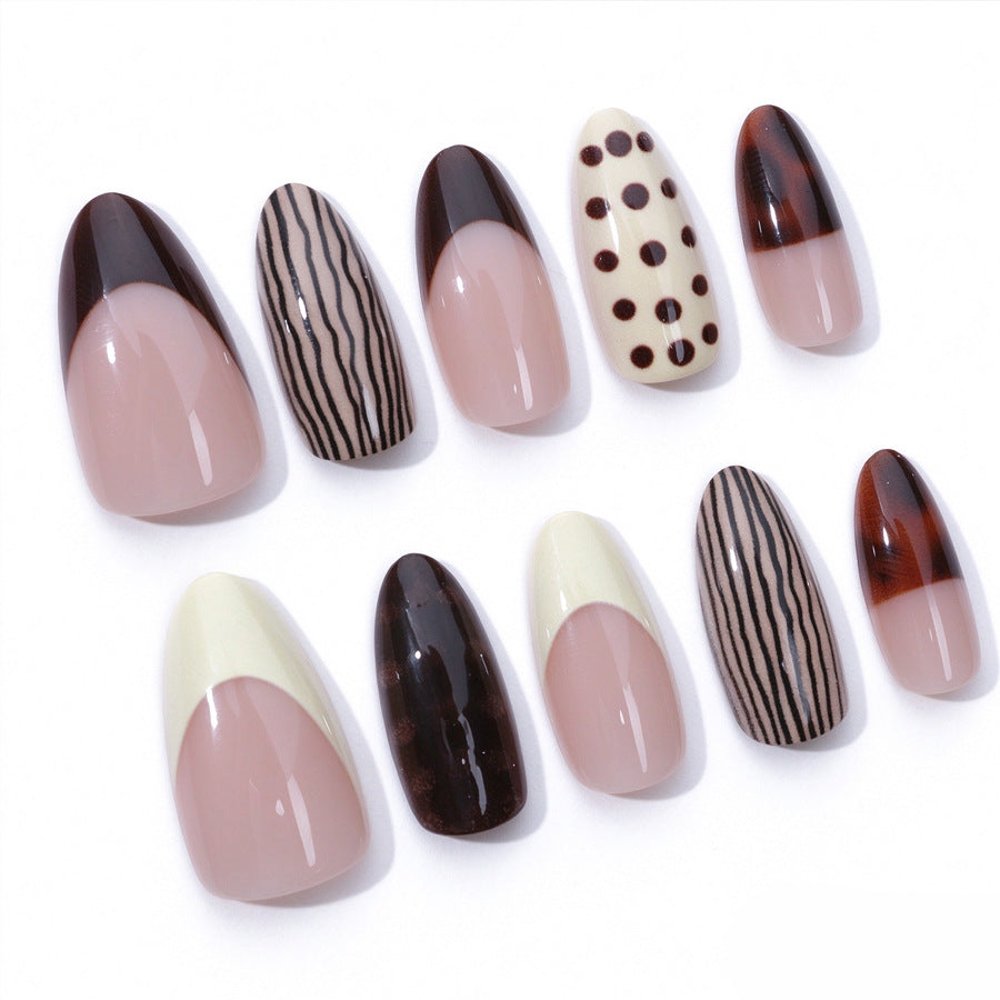 Caramelized almond nails