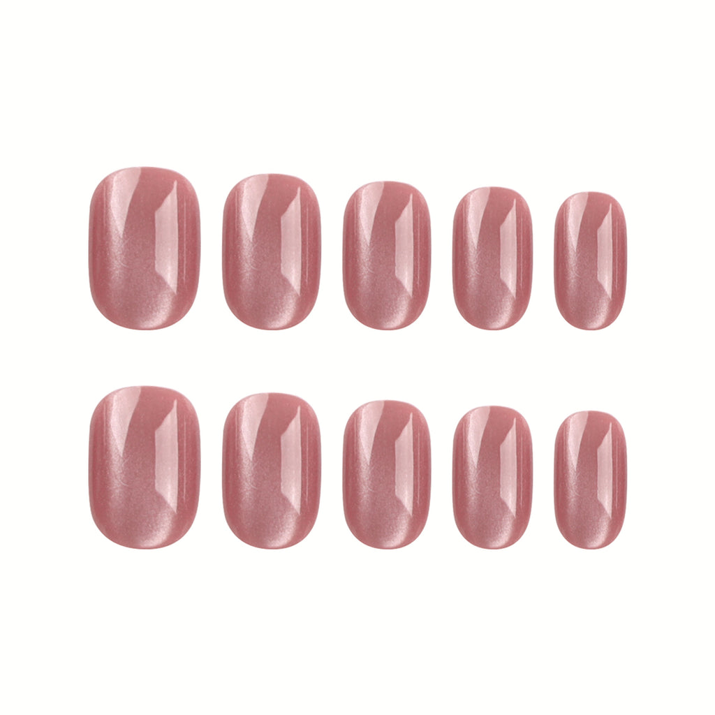 Nude pink cat-eye manicure