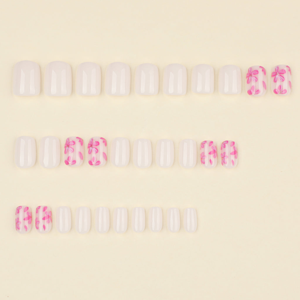 Milk Daisy nails