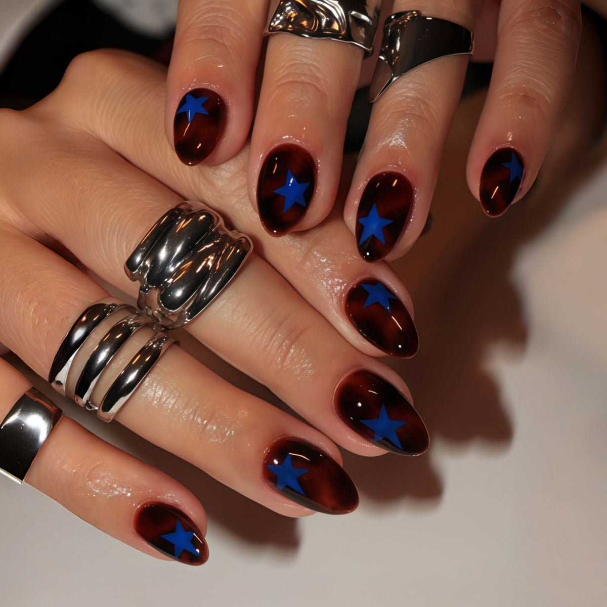 Blue-brown amber nails
