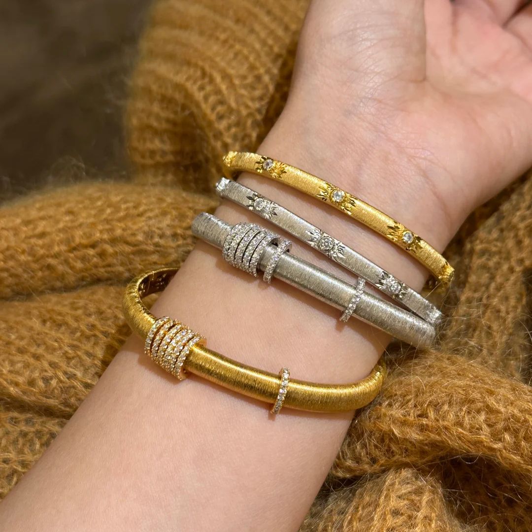 Golden Bracelet with Lucky Turn Pull-Thread Craftsmanship, High-End Luxury Wristband