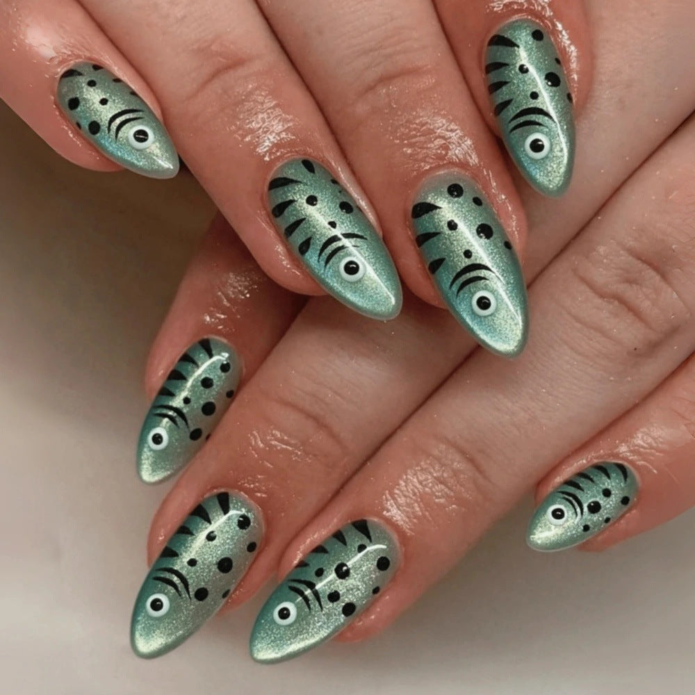 Little fish cat's eye nails