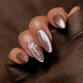 Rose-brown cat's eye nails