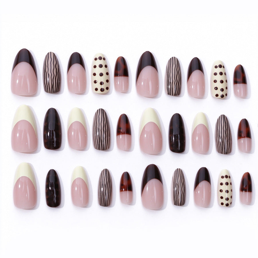Caramelized almond nails