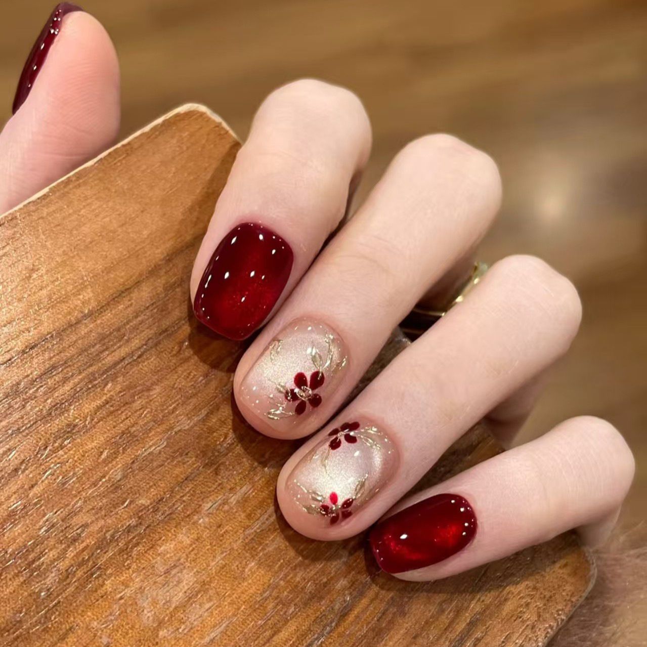 Gilded cat-eye wine red nails