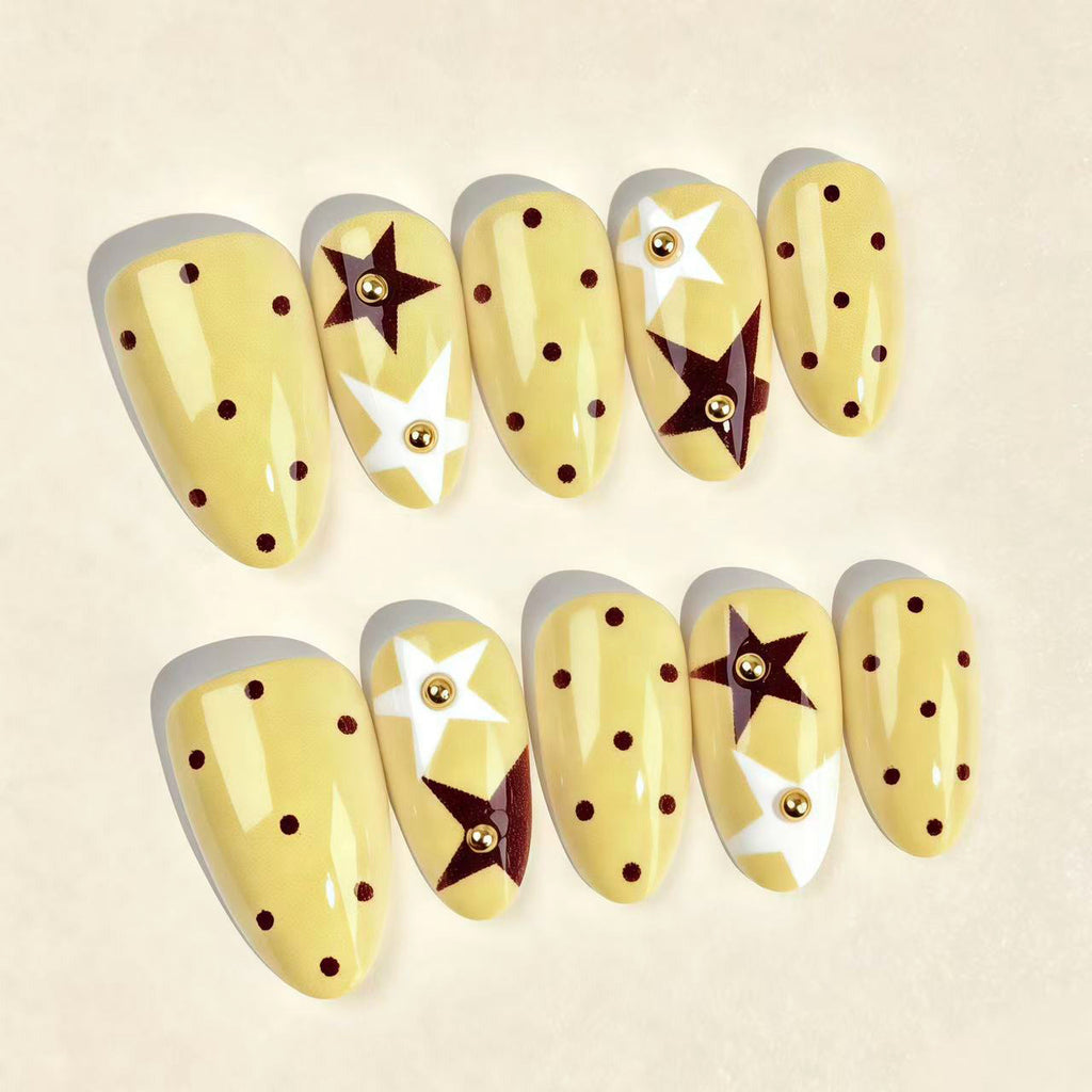 Cream-yellow banana nails