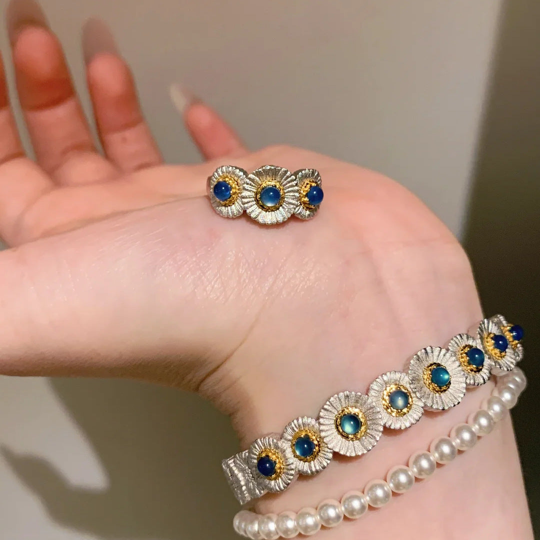 Little daisy bracelet stylish and sophisticated flower ring handband for women