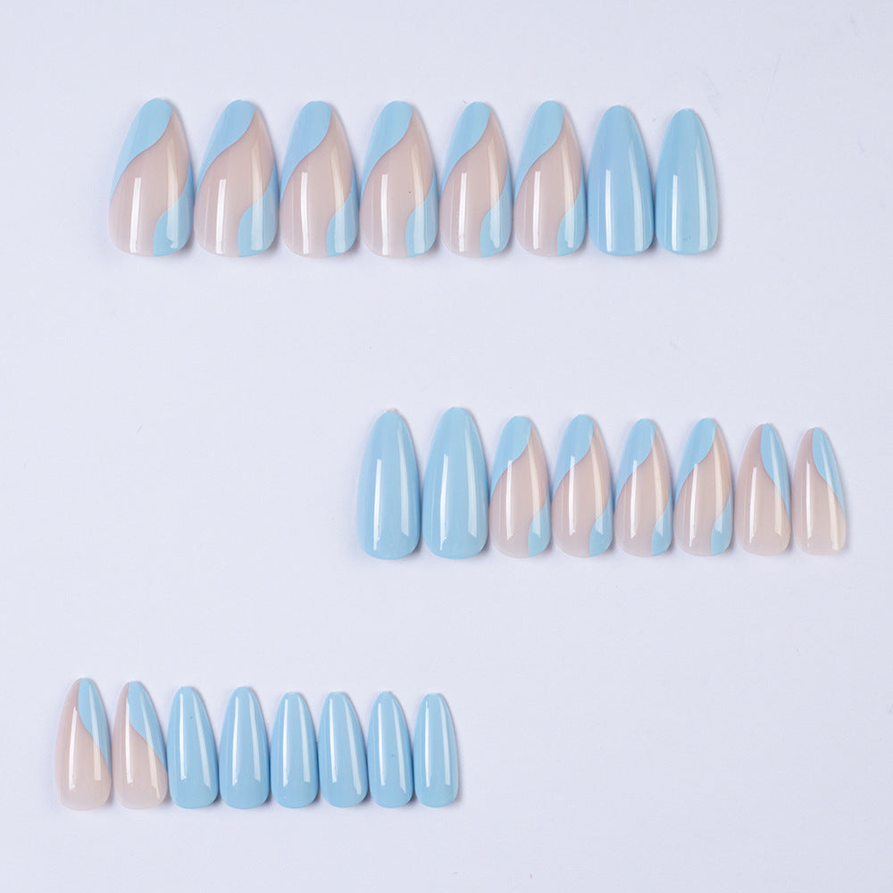 Blue-patterned nails