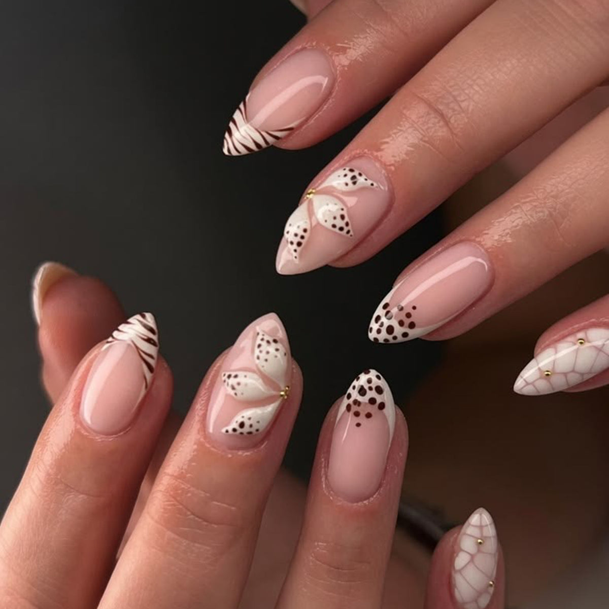 24pcs French Zebra 3D Flower Almond Nails
