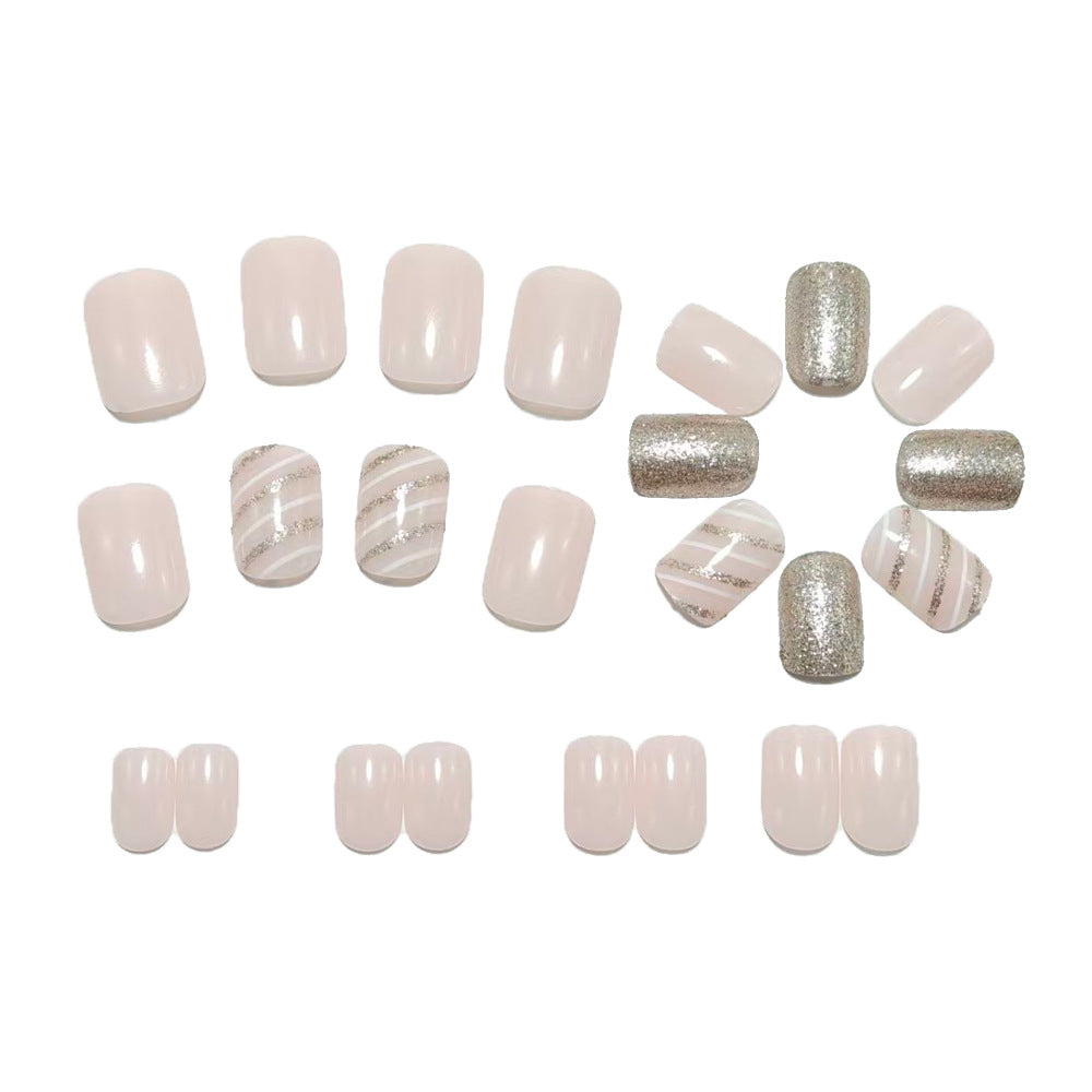 Square-shaped delicate nails