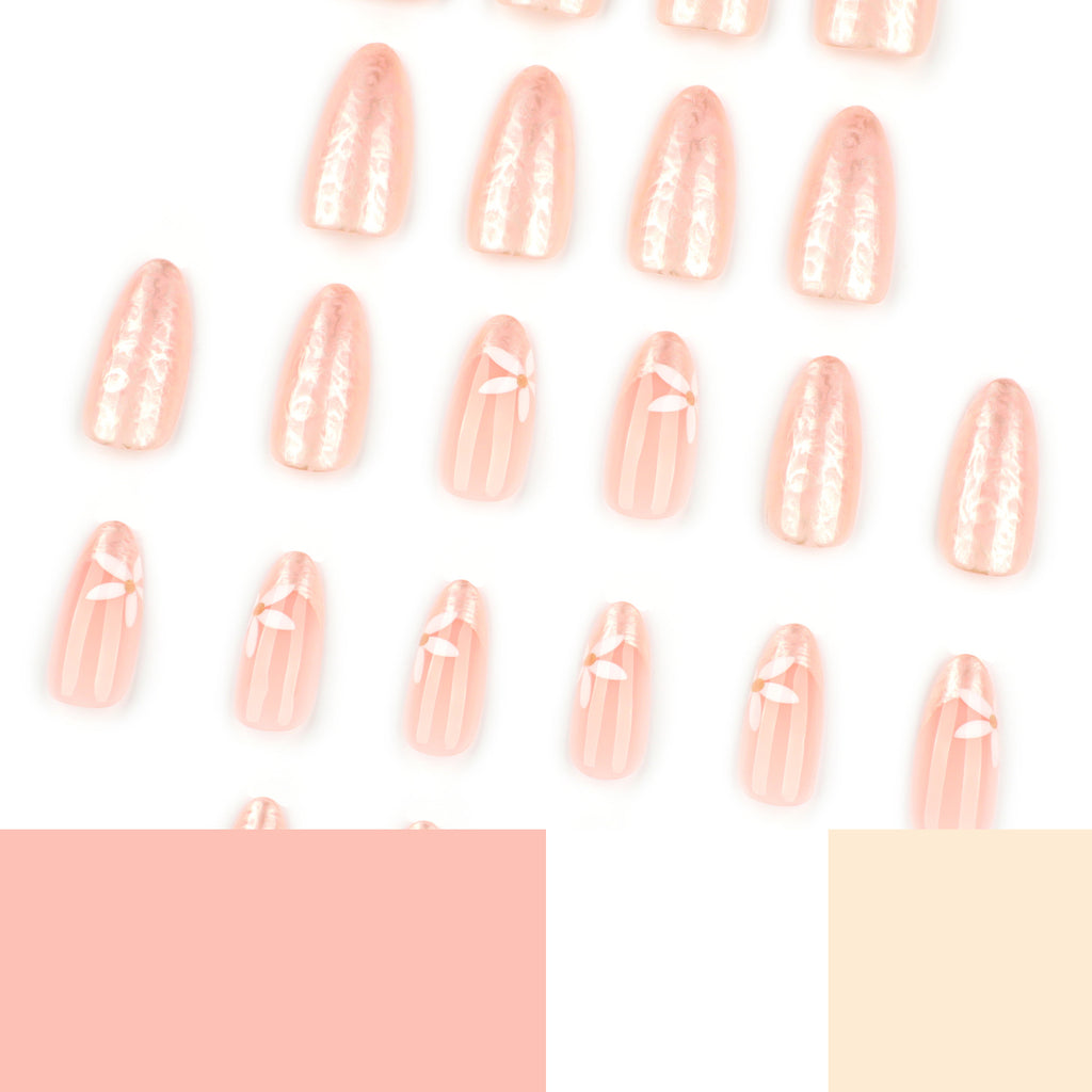 Gilded Daisy nails