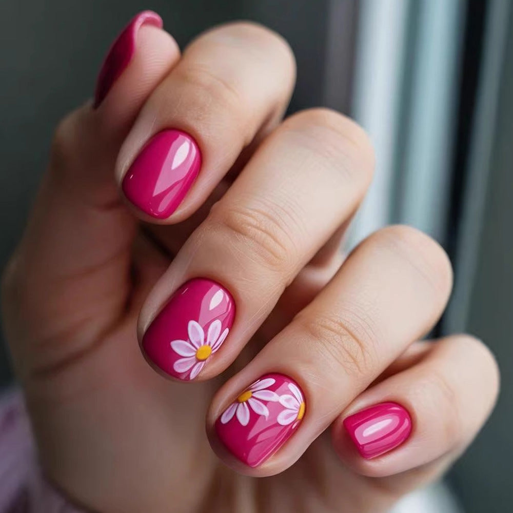 Little daisy nails