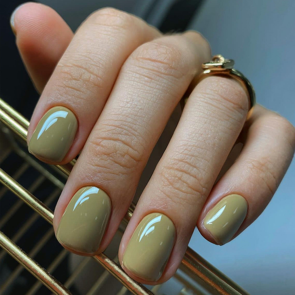 Solid-color short handcrafted press on nails Blackish green