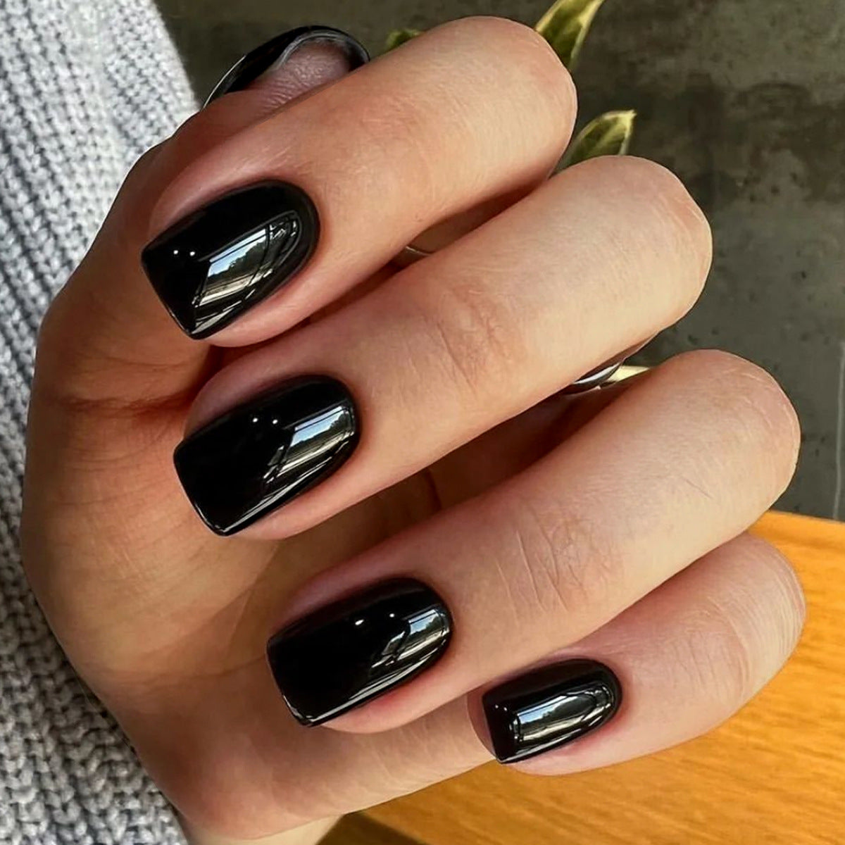 Solid-color short handcrafted press on nails Black